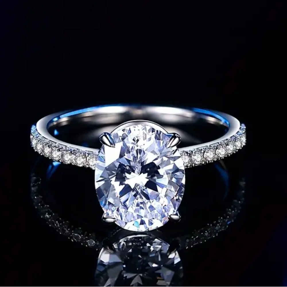 Oval 5 ct Moissanite VVS1 D color
